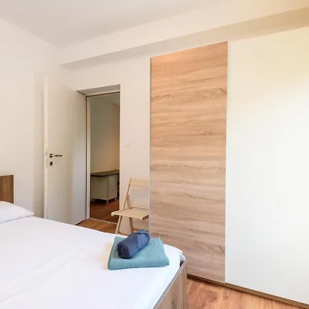 Peninsula Apartament *