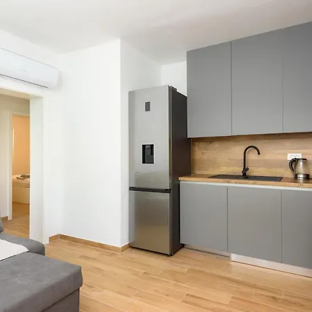 Peninsula Apartament *